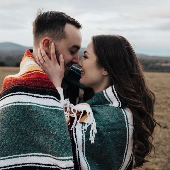 Meet your Posher, Alexis - Picture 1 of 7